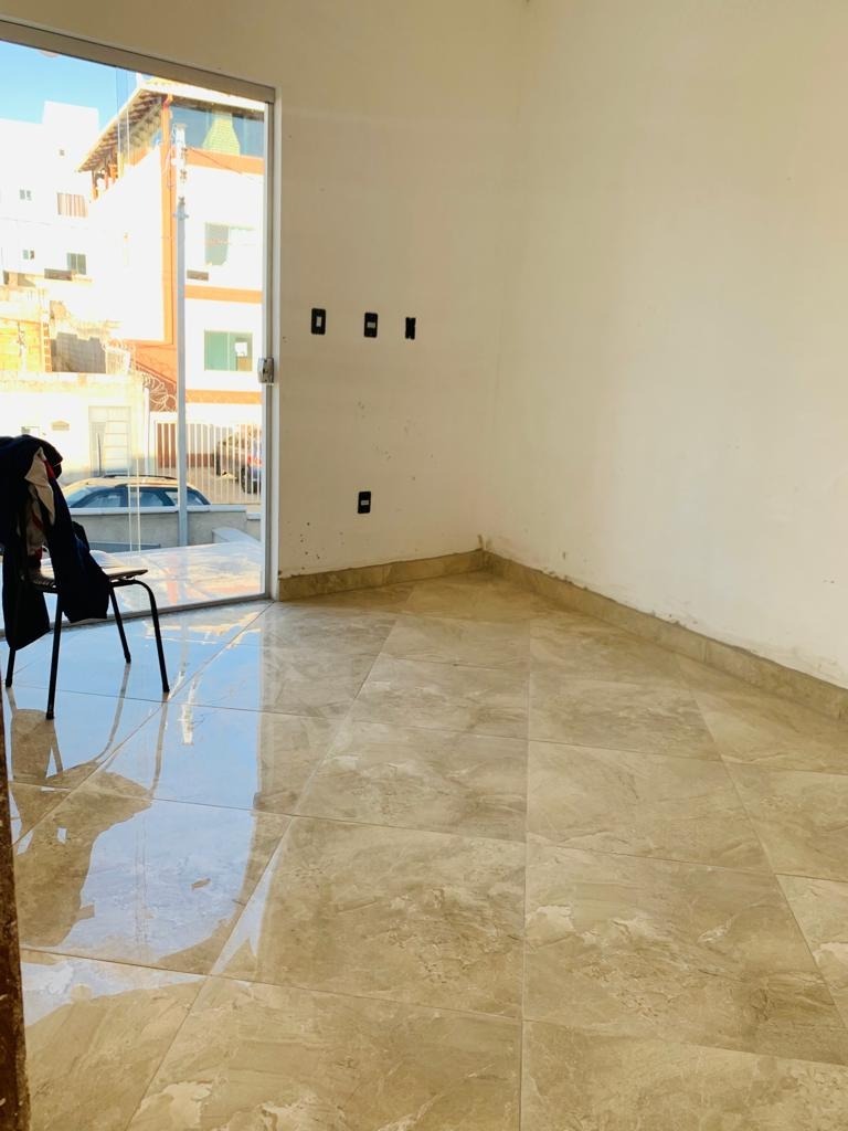 Casa à venda com 3 quartos, 70m² - Foto 4