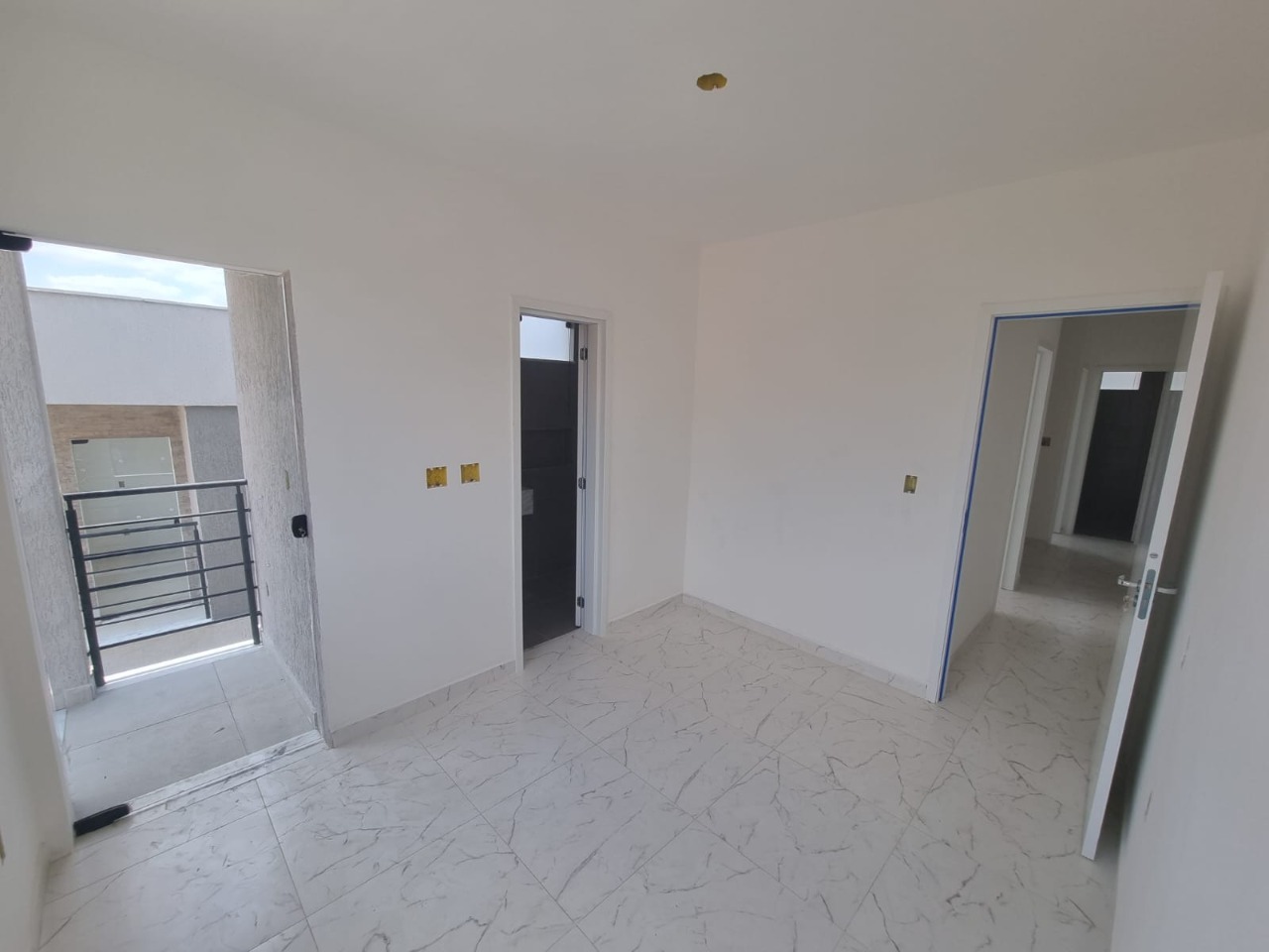 Casa à venda com 3 quartos, 100m² - Foto 4