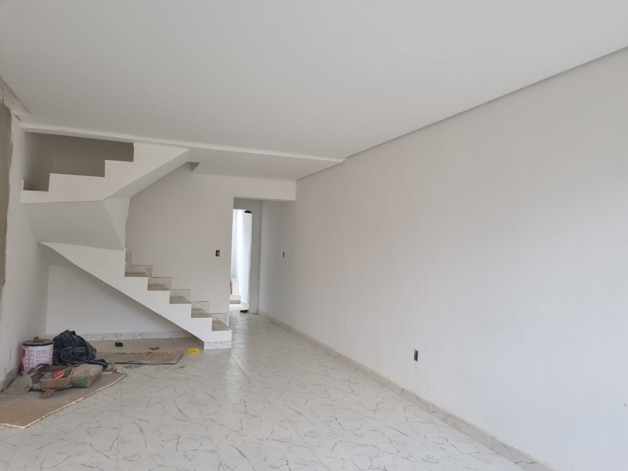 Casa à venda com 3 quartos, 100m² - Foto 2