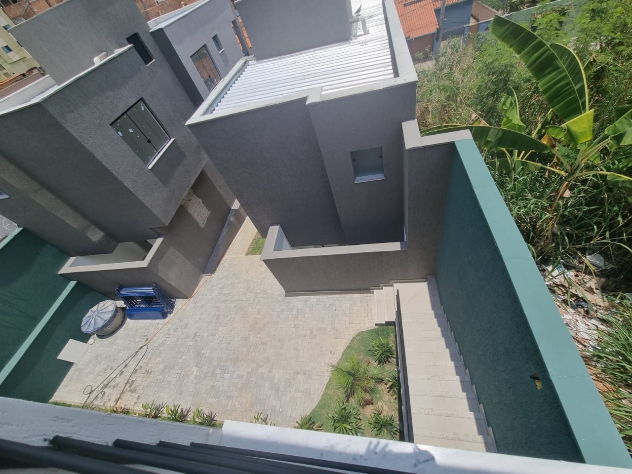 Casa à venda com 3 quartos, 100m² - Foto 1