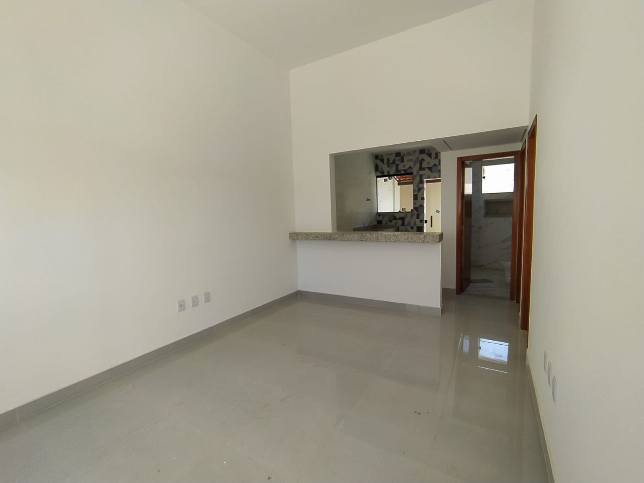 Casa à venda com 2 quartos, 61m² - Foto 2