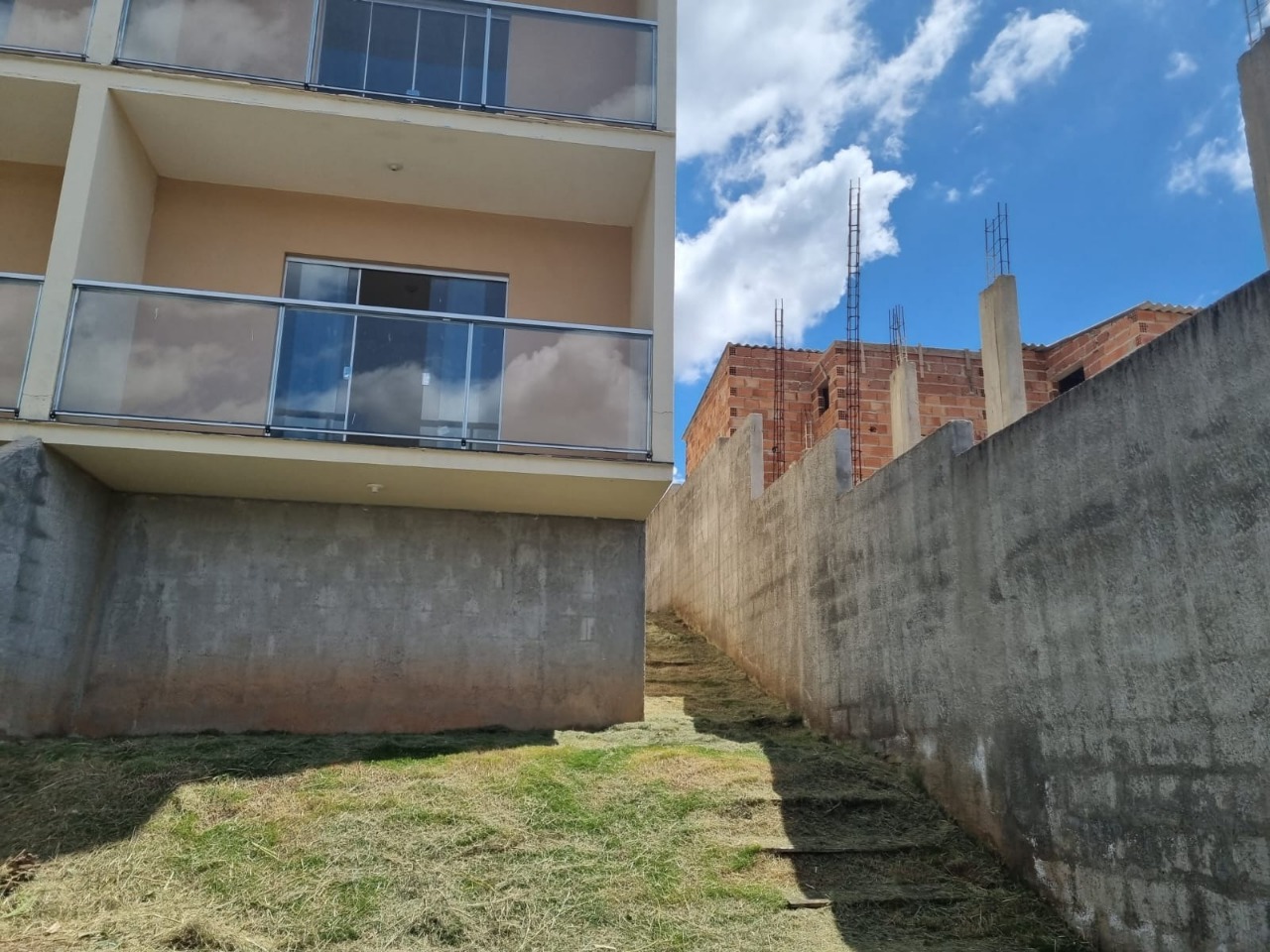 Apartamento à venda com 2 quartos, 70m² - Foto 2