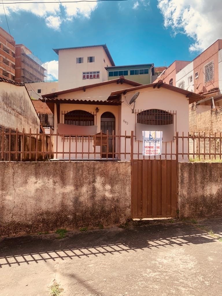 Casa à venda com 3 quartos, 360m² - Foto 2