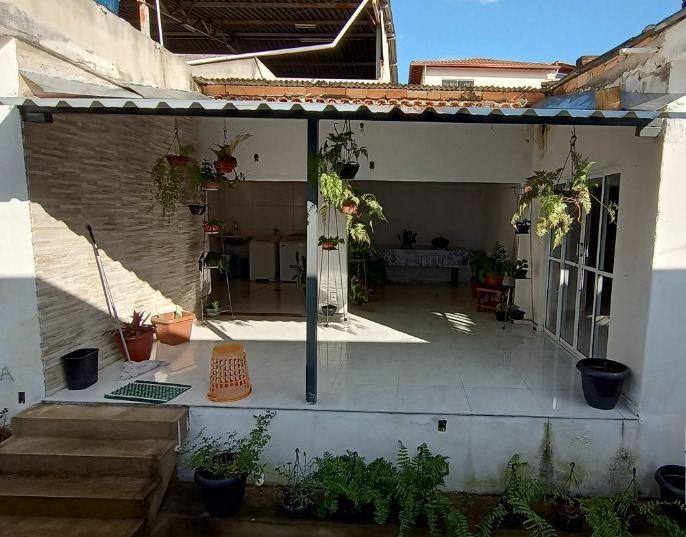 Casa à venda com 6 quartos, 200m² - Foto 7