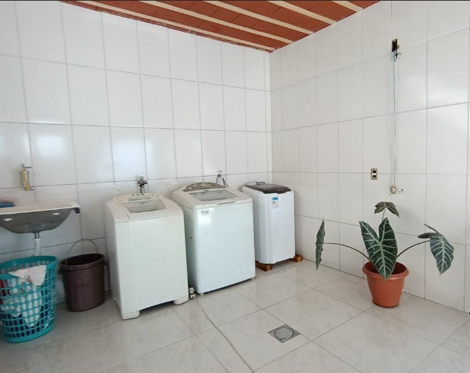 Casa à venda com 6 quartos, 200m² - Foto 8