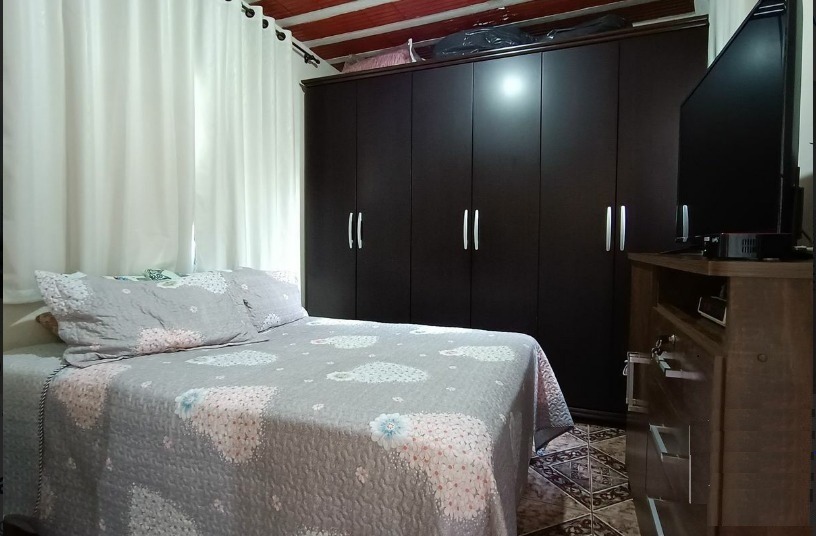 Casa à venda com 6 quartos, 200m² - Foto 9