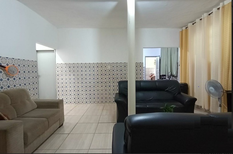 Casa à venda com 6 quartos, 200m² - Foto 2