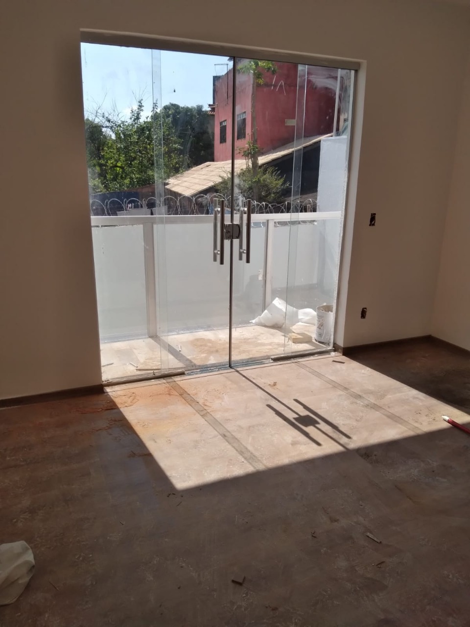 Casa à venda com 3 quartos, 100m² - Foto 1