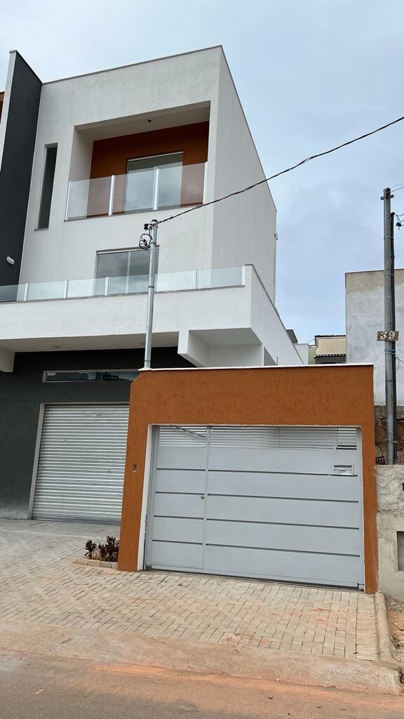 Casa à venda com 3 quartos, 96m² - Foto 1