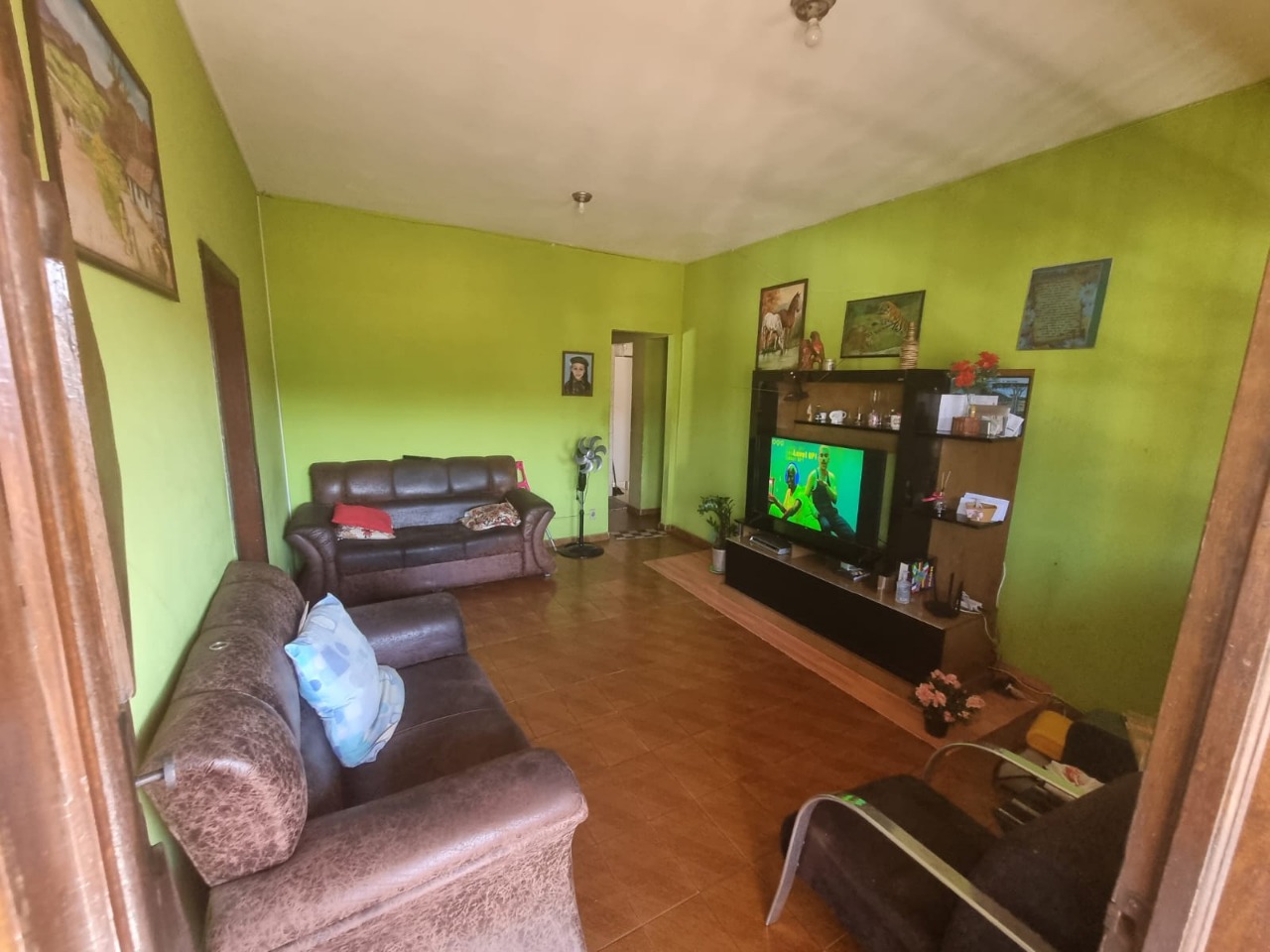 Casa à venda com 3 quartos, 360m² - Foto 1