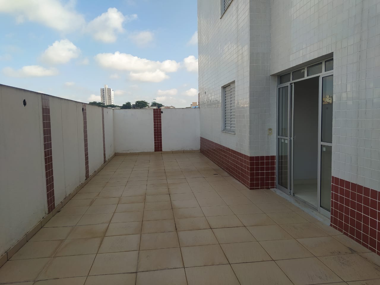 Apartamento à venda com 3 quartos, 100m² - Foto 2