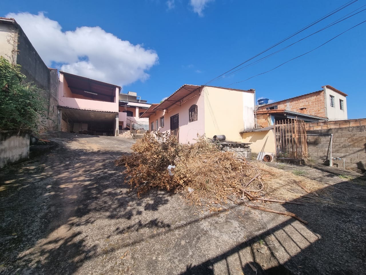 Casa à venda com 3 quartos, 360m² - Foto 2