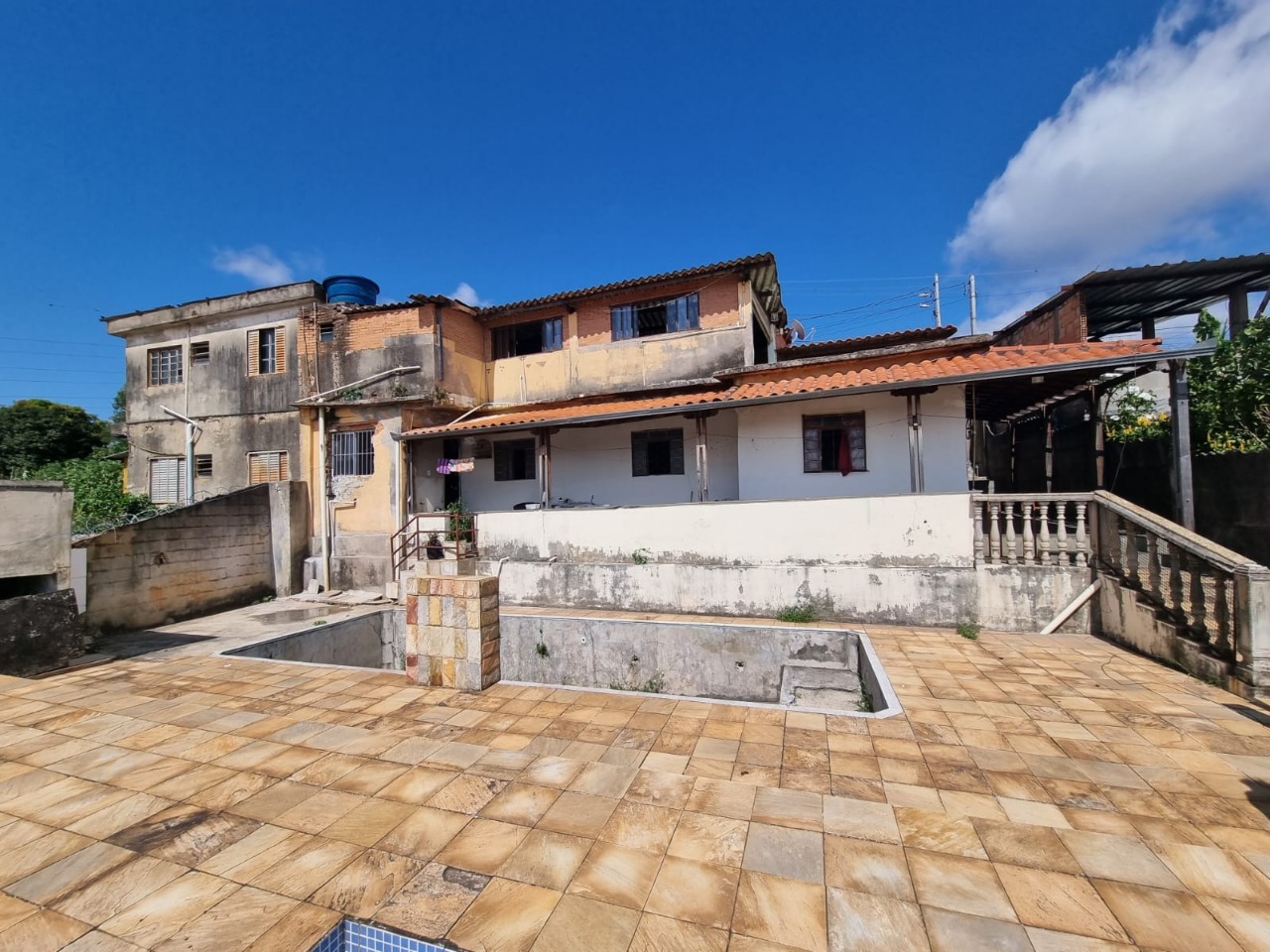 Casa à venda com 3 quartos, 360m² - Foto 2