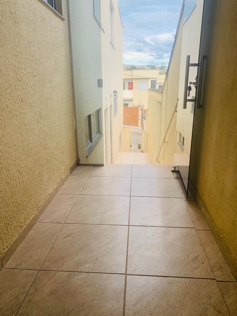 Casa à venda com 2 quartos, 60m² - Foto 4