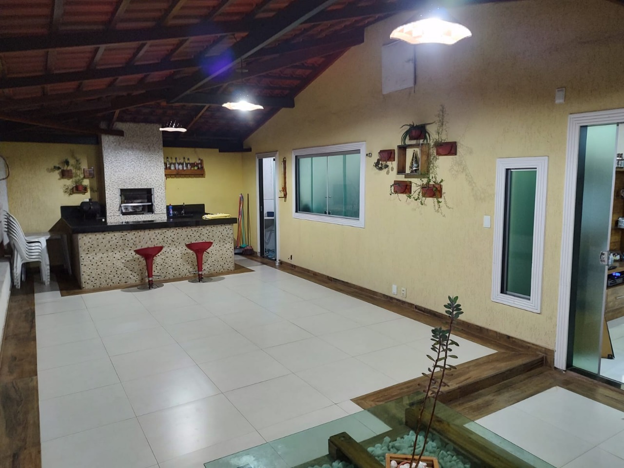 Casa à venda com 3 quartos, 180m² - Foto 1