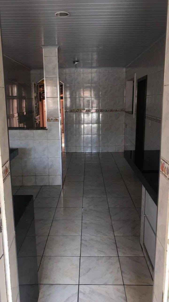 Casa à venda com 2 quartos, 180m² - Foto 2