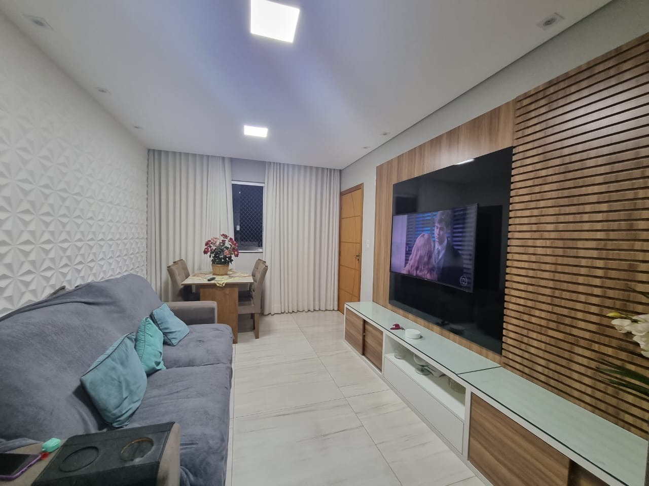 Apartamento à venda com 3 quartos, 70m² - Foto 2