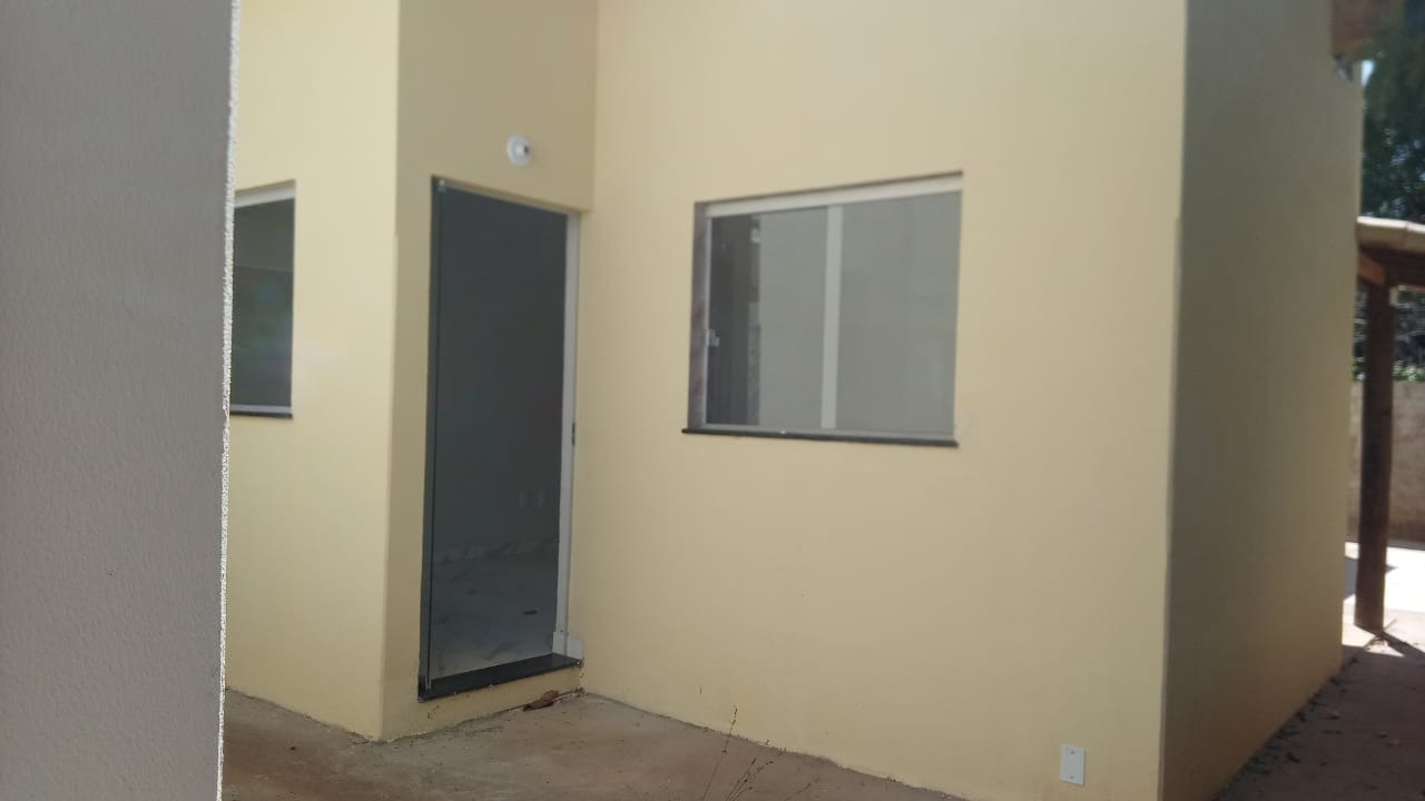 Casa à venda com 2 quartos, 55m² - Foto 1