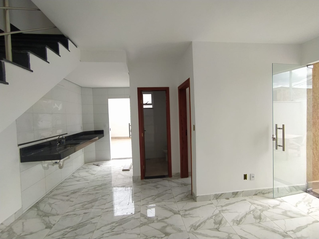 Casa à venda com 3 quartos, 77m² - Foto 2