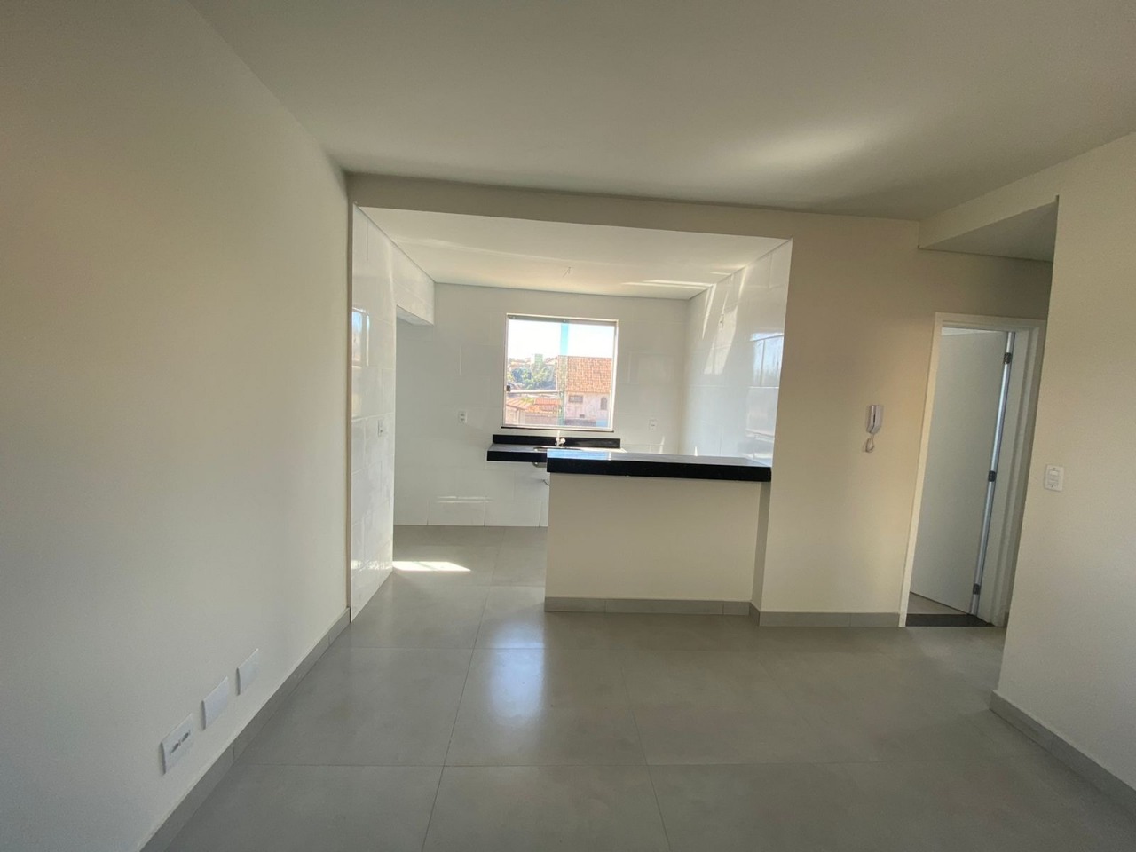 Apartamento à venda com 2 quartos, 56m² - Foto 1