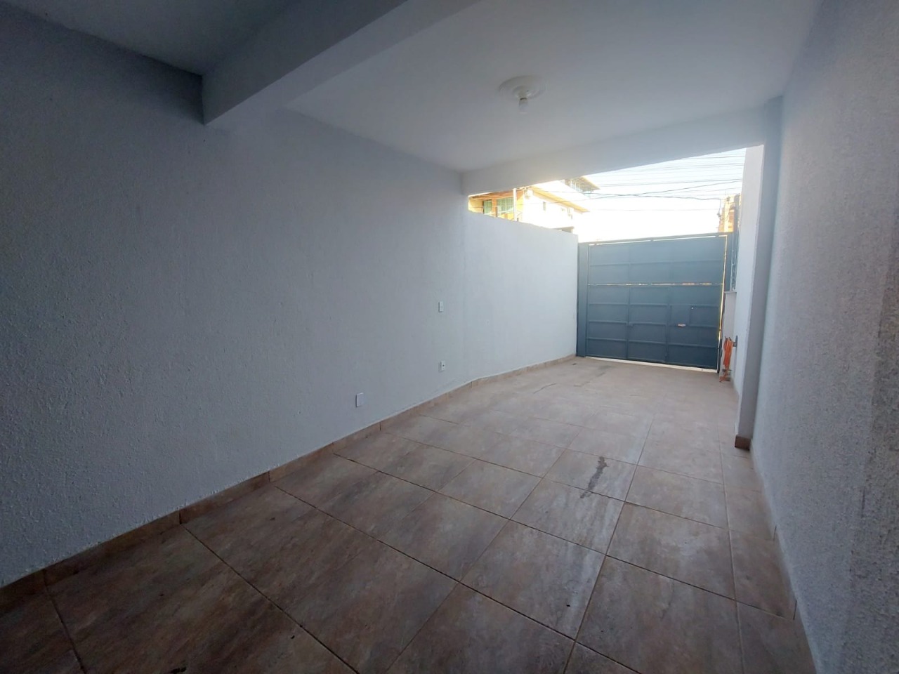 Casa à venda com 2 quartos, 70m² - Foto 1