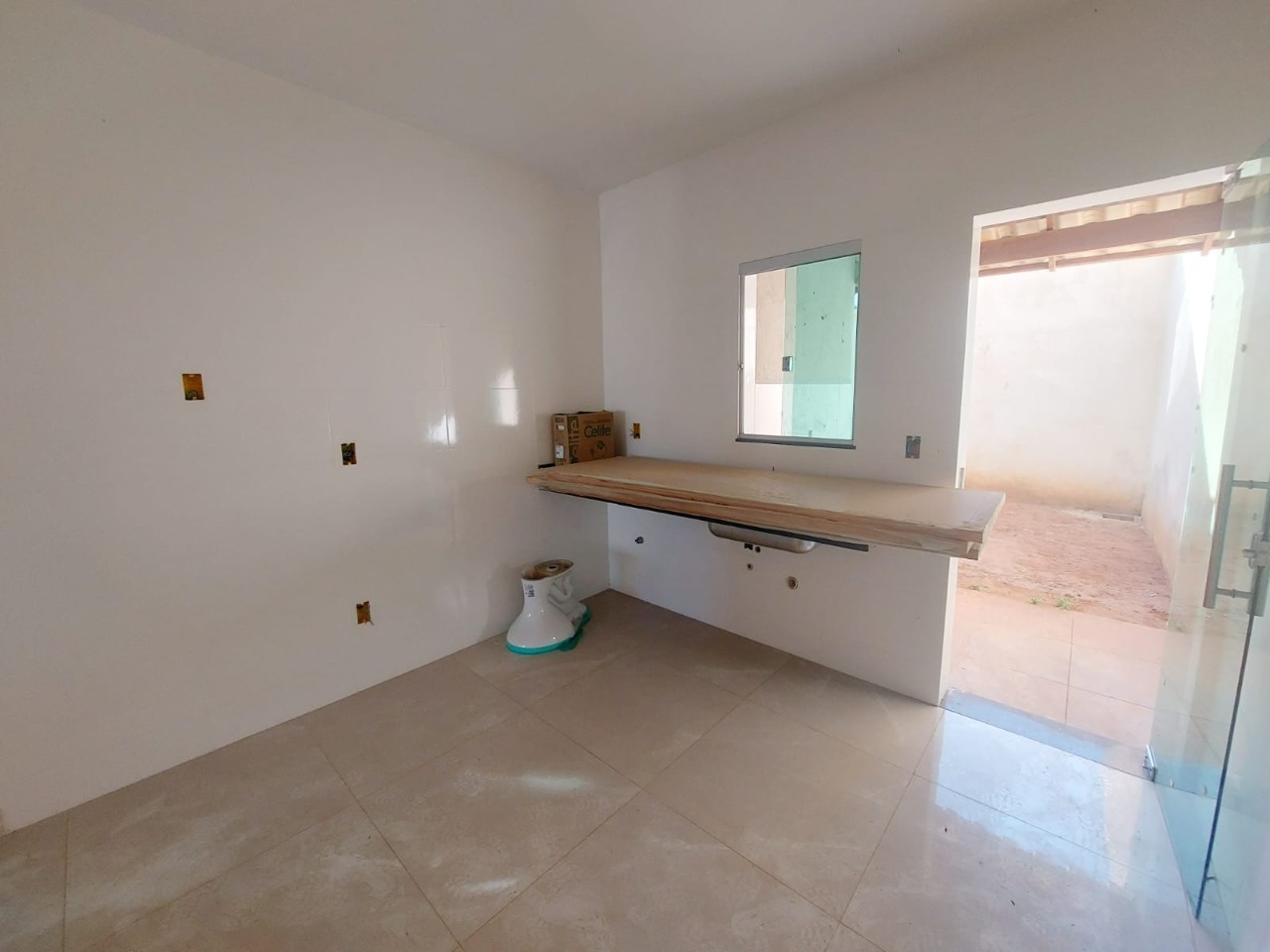 Casa à venda com 2 quartos, 70m² - Foto 11