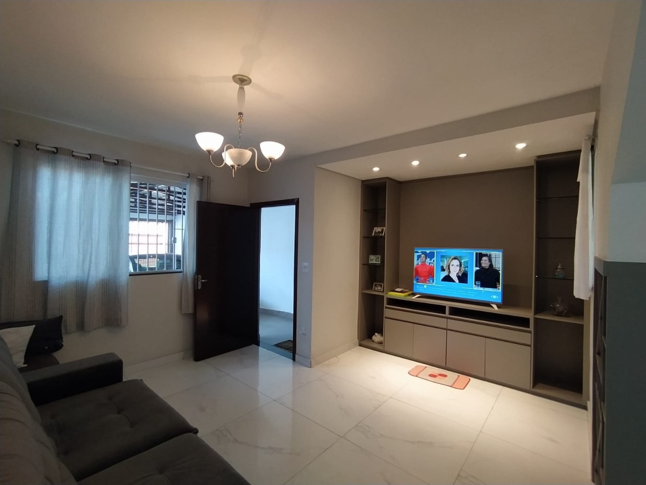 Casa à venda com 3 quartos, 130m² - Foto 1