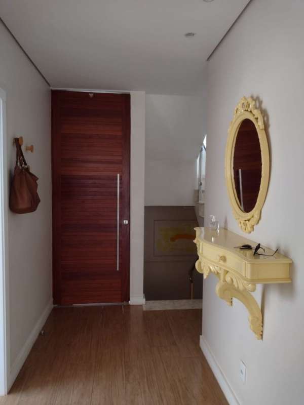 Casa à venda com 3 quartos, 204m² - Foto 1