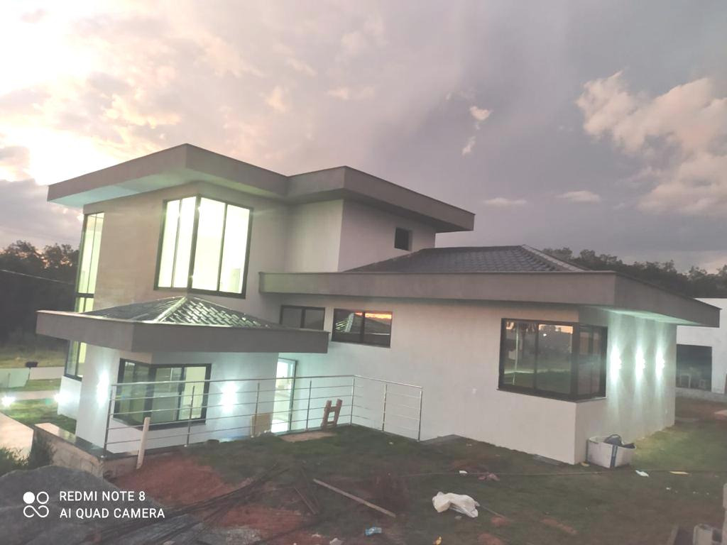 Casa de Condomínio à venda com 4 quartos, 262m² - Foto 2