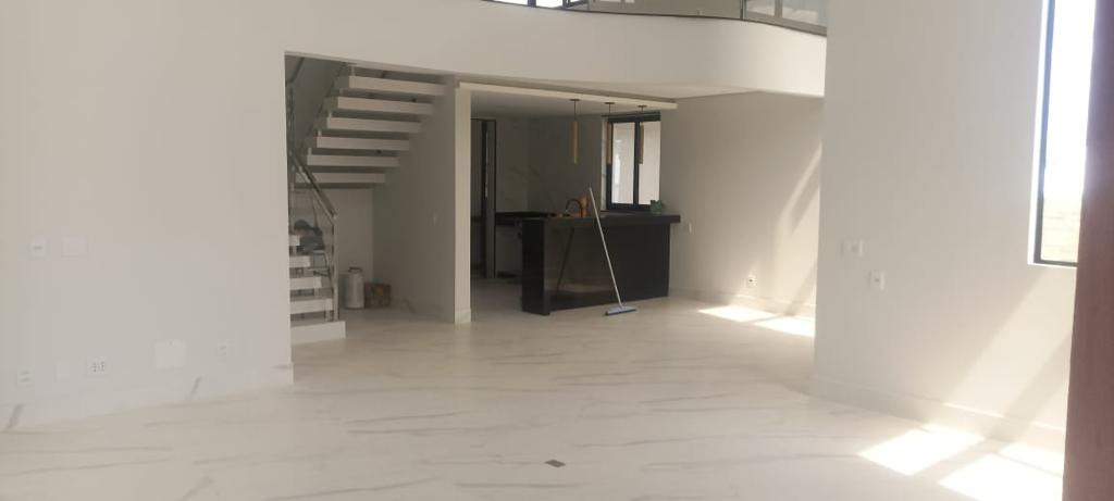 Casa de Condomínio à venda com 4 quartos, 262m² - Foto 4