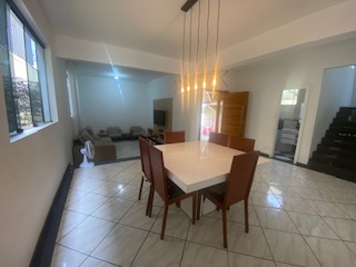 Casa à venda com 4 quartos, 250m² - Foto 2