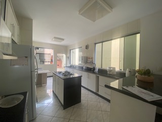 Casa à venda com 4 quartos, 250m² - Foto 8