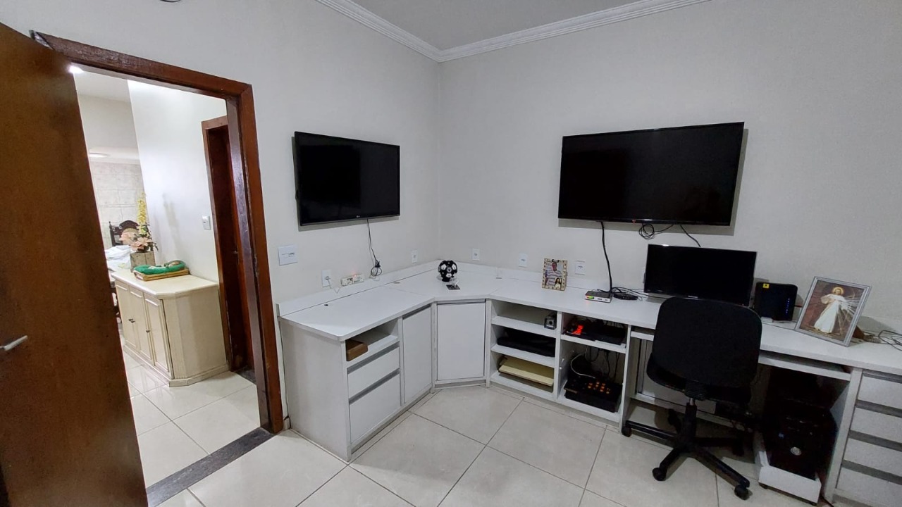 Casa à venda com 4 quartos, 250m² - Foto 16