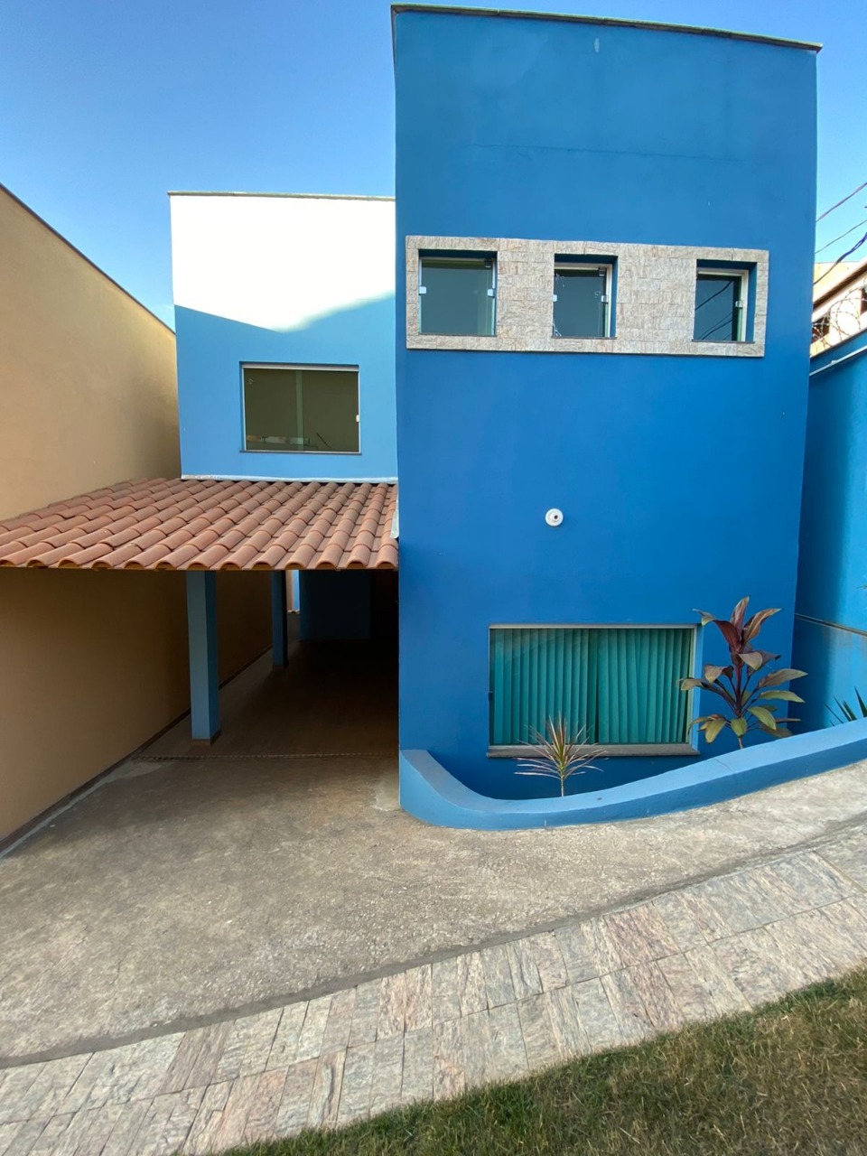 Casa à venda com 3 quartos, 130m² - Foto 1