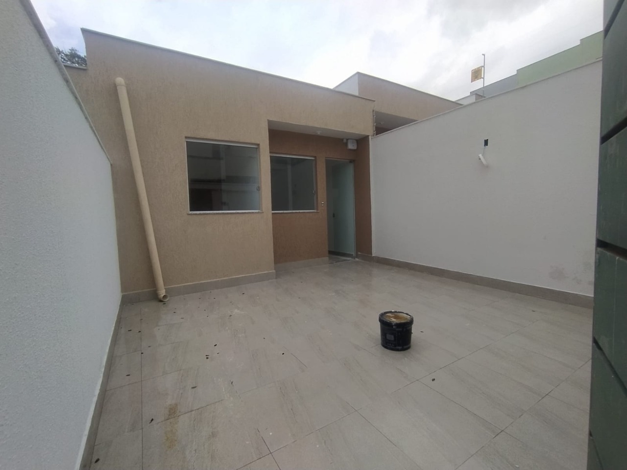 Casa à venda com 3 quartos, 60m² - Foto 1