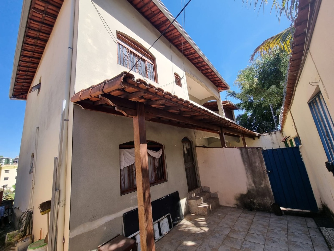 Casa à venda com 3 quartos, 200m² - Foto 1