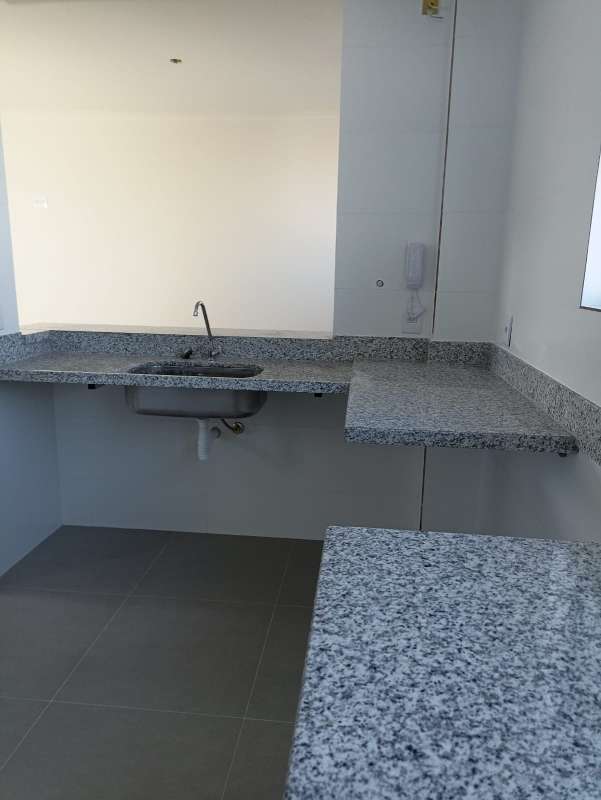 Apartamento à venda com 3 quartos, 91m² - Foto 2