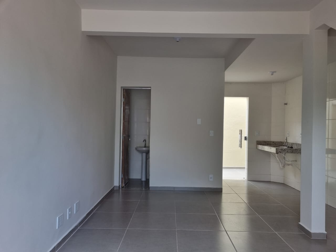 Casa à venda com 2 quartos, 60m² - Foto 6