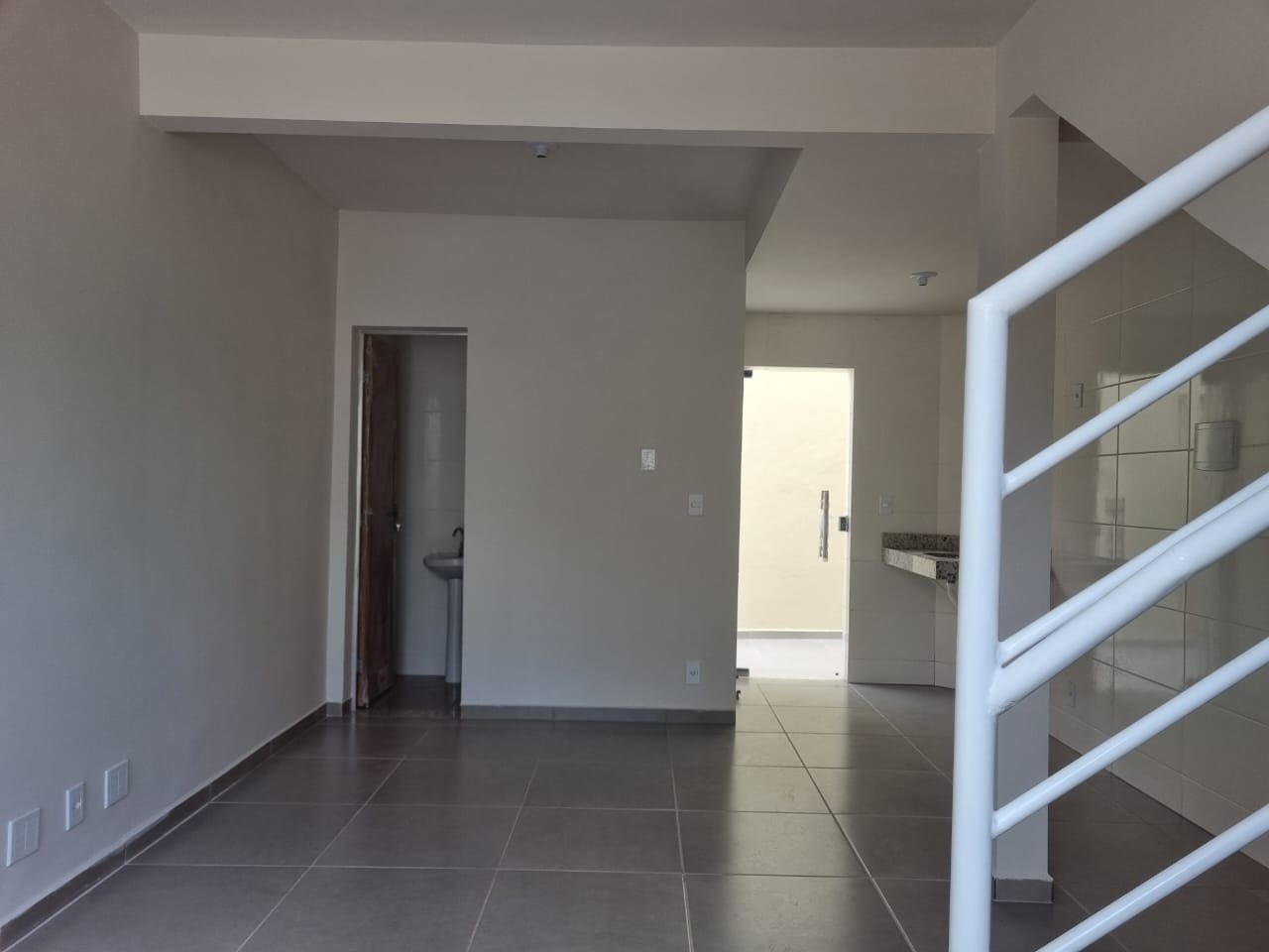 Casa à venda com 2 quartos, 60m² - Foto 5