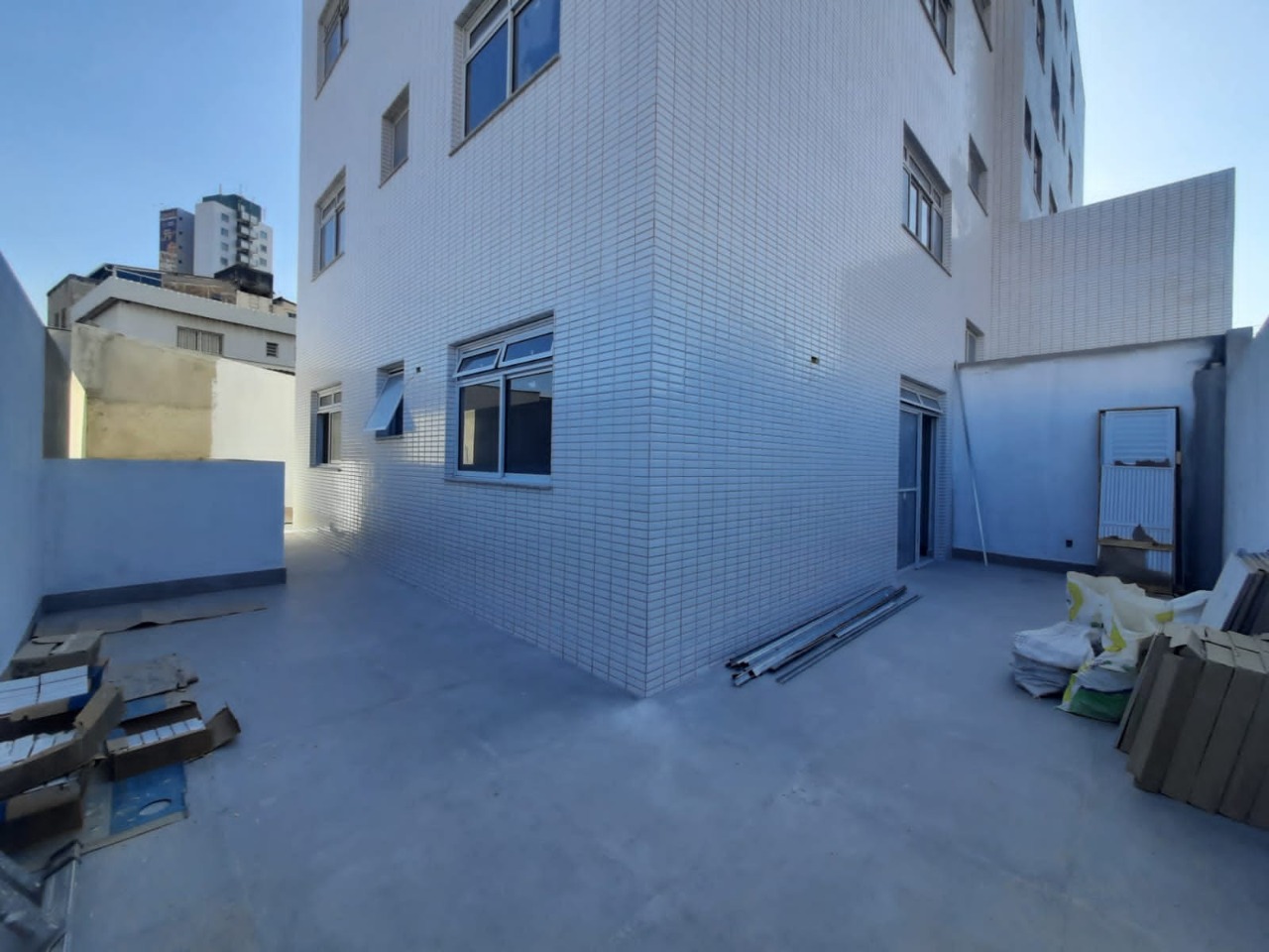 Apartamento à venda com 2 quartos, 67m² - Foto 3