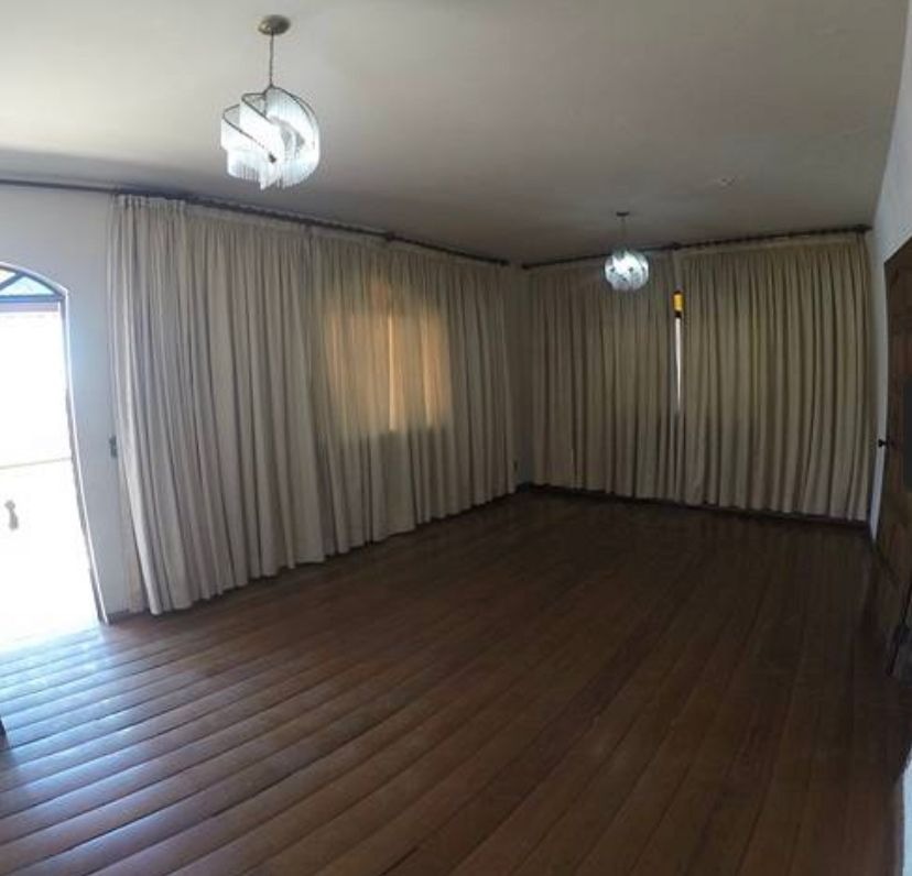 Casa à venda com 3 quartos, 360m² - Foto 2