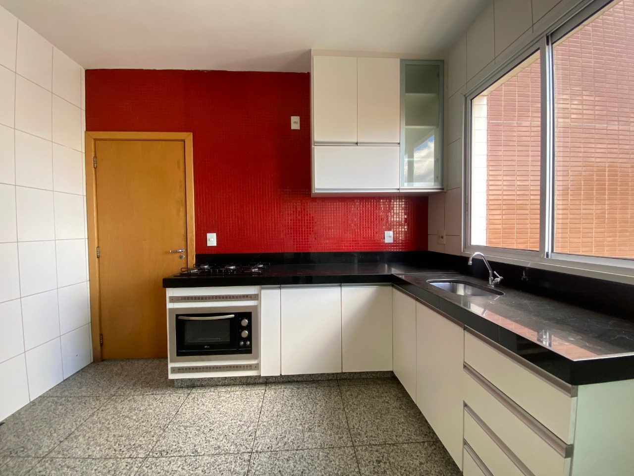 Apartamento à venda com 3 quartos, 115m² - Foto 1