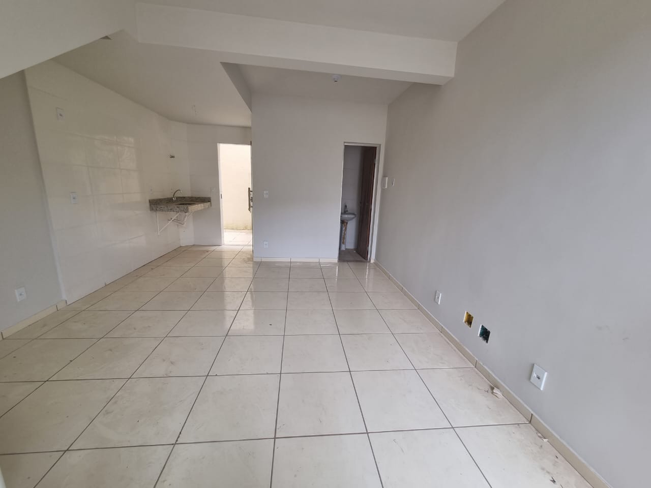 Casa à venda com 2 quartos, 65m² - Foto 4