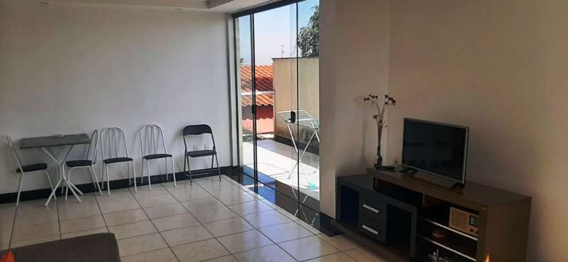 Casa à venda com 4 quartos, 365m² - Foto 2