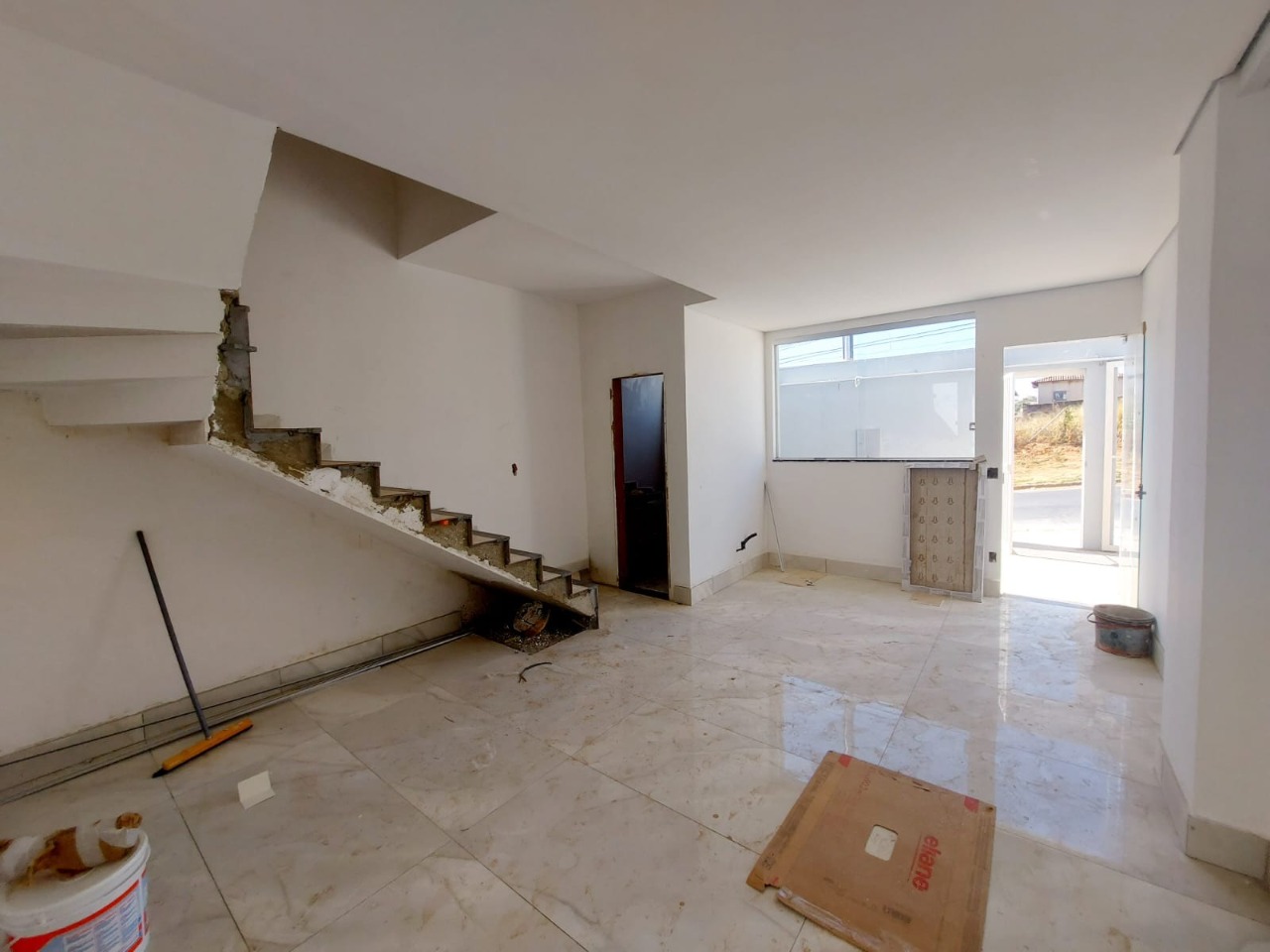 Casa à venda com 3 quartos, 123m² - Foto 1