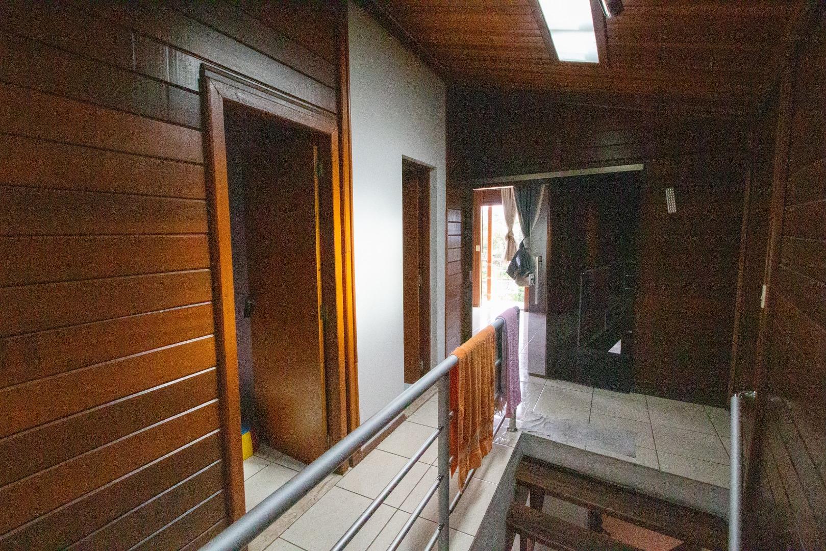 Casa de Condomínio à venda com 3 quartos, 360m² - Foto 6