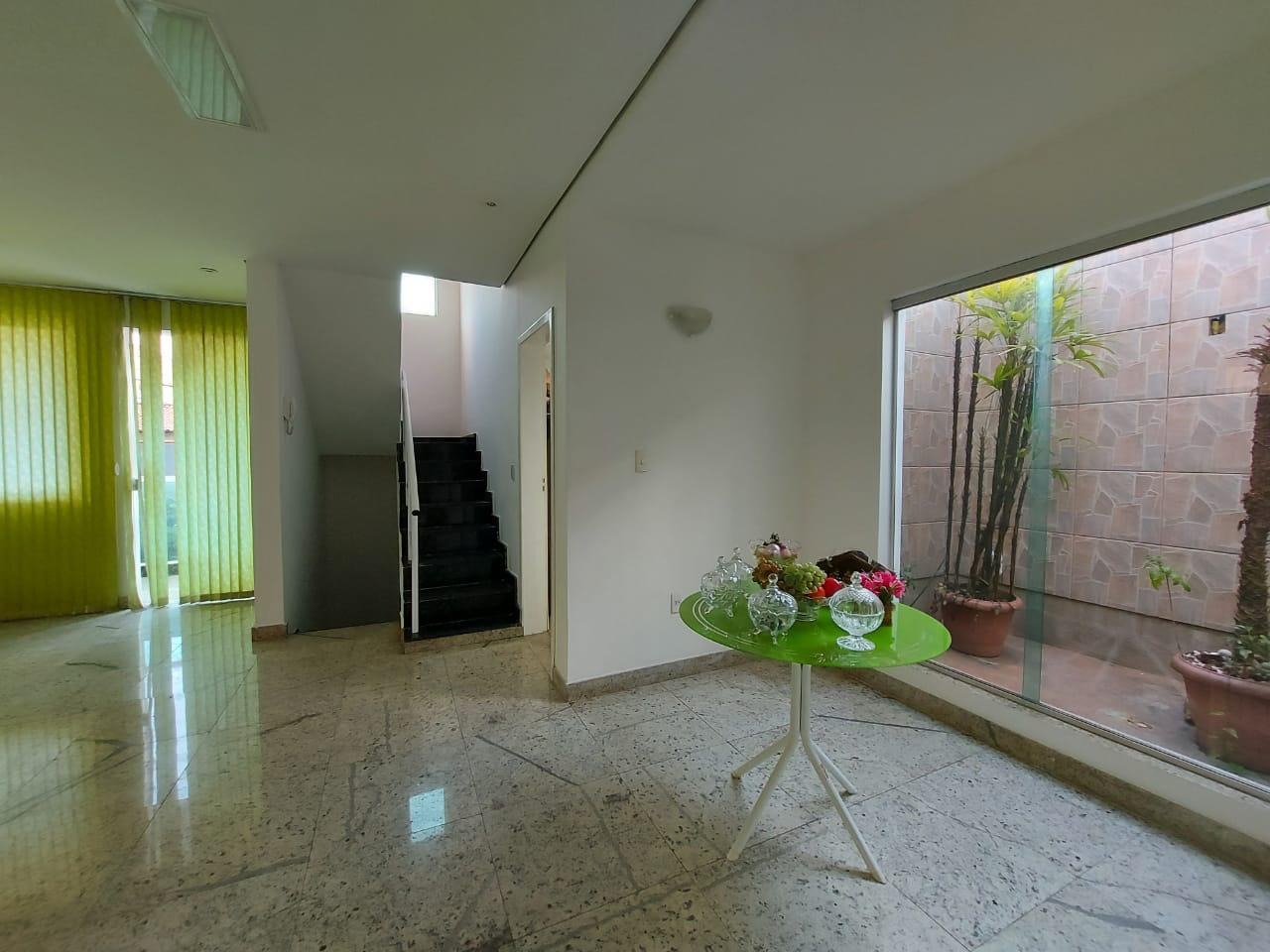 Casa para alugar com 6 quartos, 300m² - Foto 10