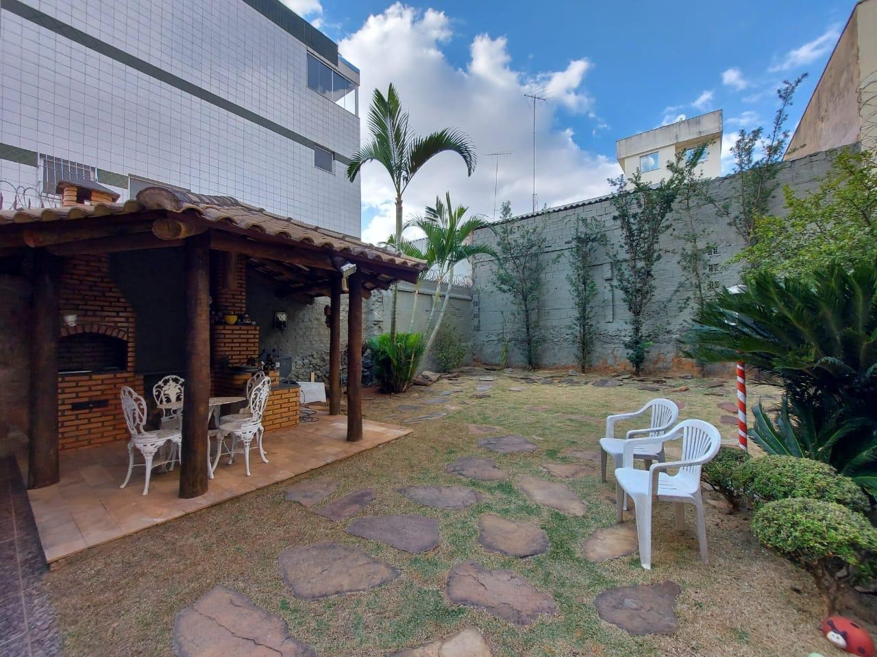 Casa para alugar com 6 quartos, 300m² - Foto 11