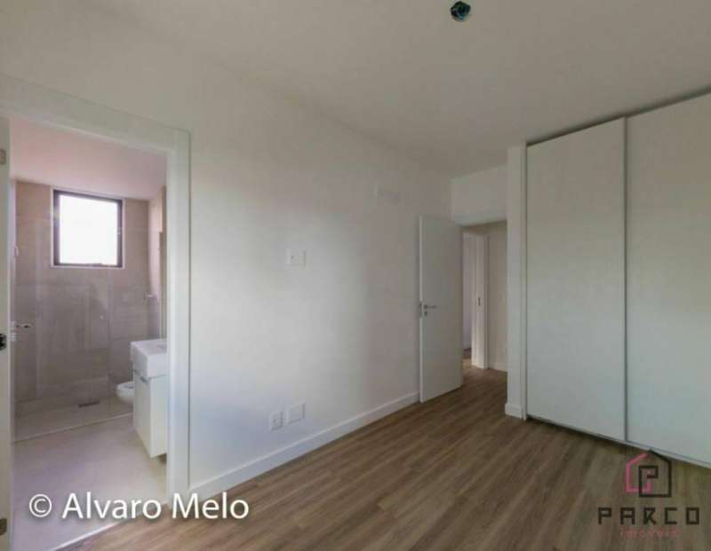 Apartamento à venda com 4 quartos, 140m² - Foto 2