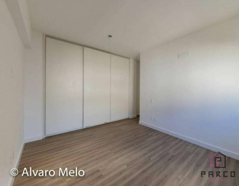 Apartamento à venda com 4 quartos, 140m² - Foto 4